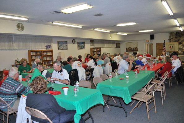 HolidayPotLuck_0042