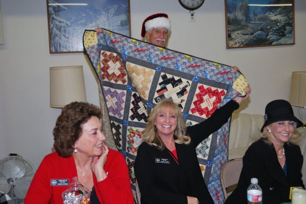 HolidayPotLuck_0075