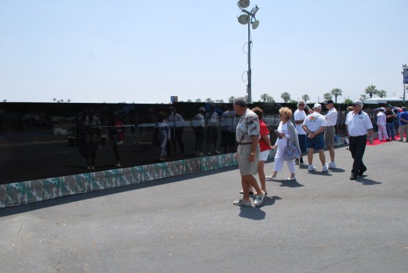 MovingWall_038