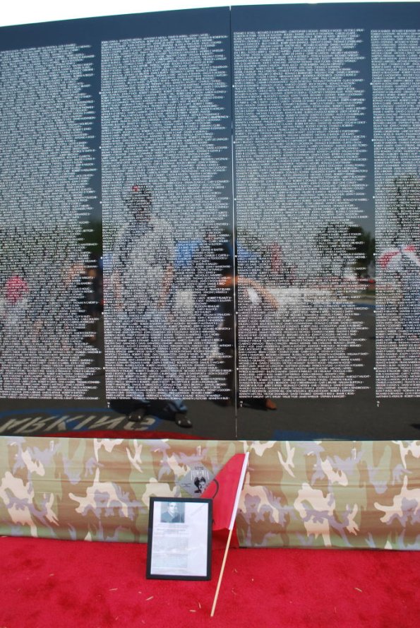 MovingWall_055