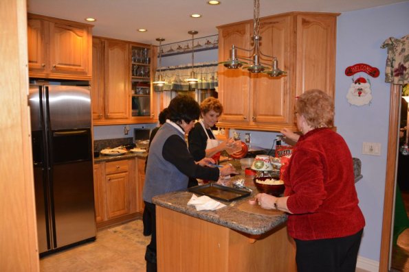 HolidayParty_056