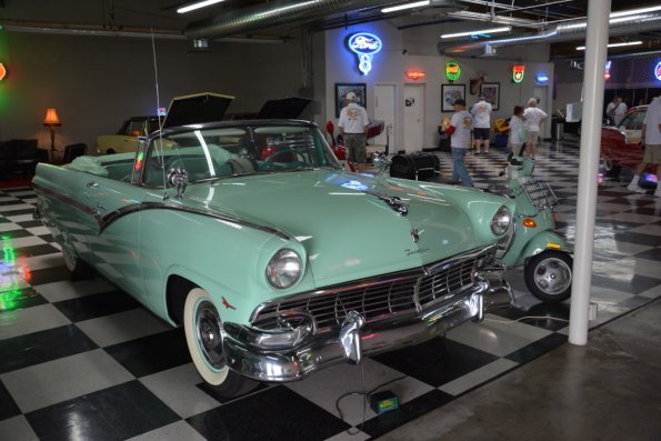 PrivateCollectio_043