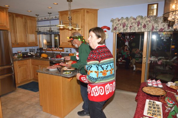 HolidayParty_026