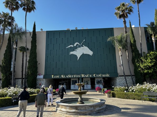 NightAtTheRaces_014