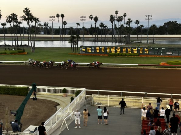 NightAtTheRaces_027