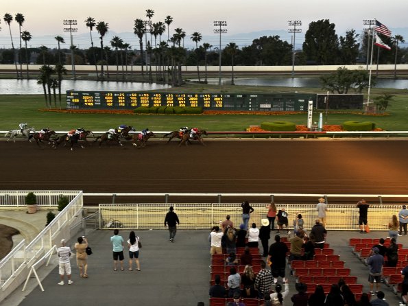NightAtTheRaces_028