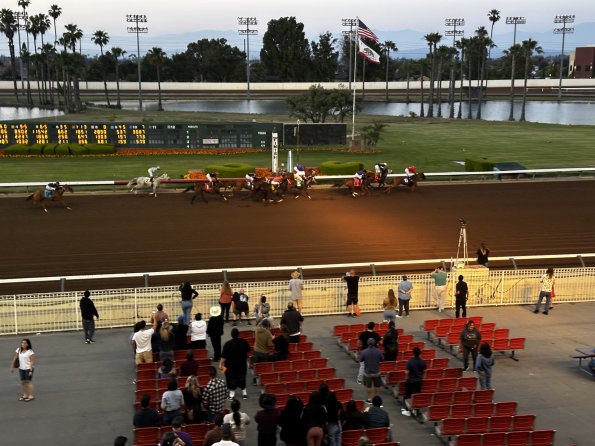 NightAtTheRaces_029